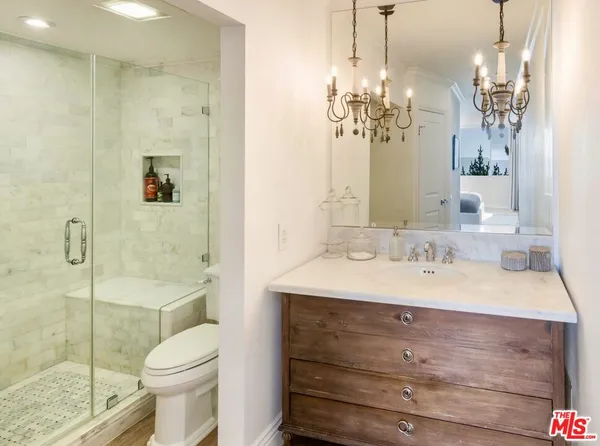 $949,000 | 2385 Roscomare Road, Unit D3, Los Angeles, CA 90077