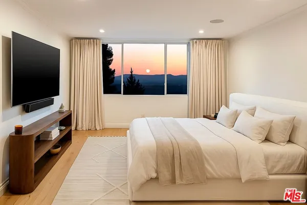 $949,000 | 2385 Roscomare Road, Unit D3, Los Angeles, CA 90077