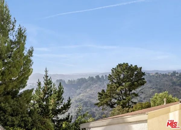$949,000 | 2385 Roscomare Road, Unit D3, Los Angeles, CA 90077