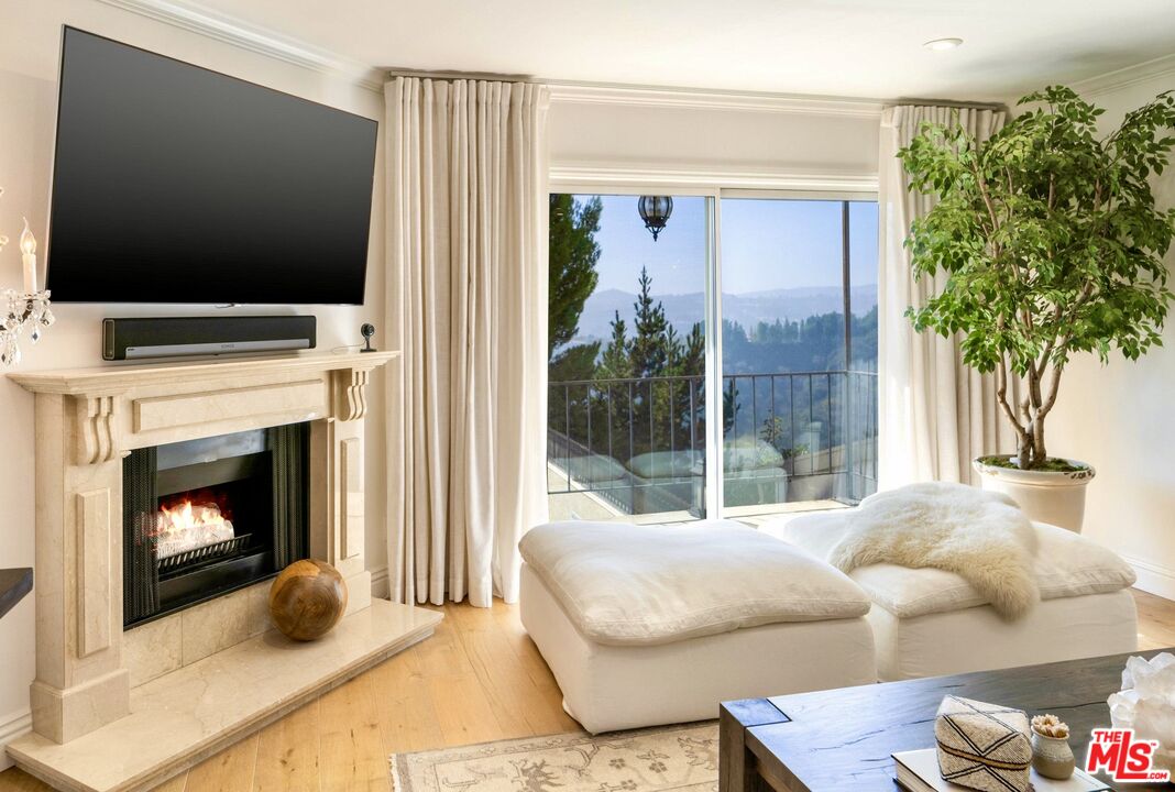 2385 Roscomare Road, Unit D3 Los Angeles, CA 90077 - Photo 4 of 30