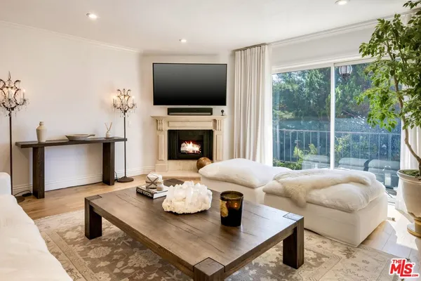 $949,000 | 2385 Roscomare Road, Unit D3, Los Angeles, CA 90077