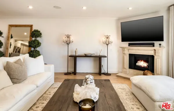 $949,000 | 2385 Roscomare Road, Unit D3, Los Angeles, CA 90077