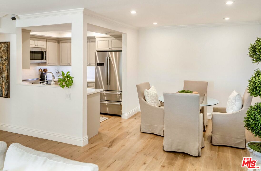 2385 Roscomare Road, Unit D3 Los Angeles, CA 90077 - Photo 7 of 30