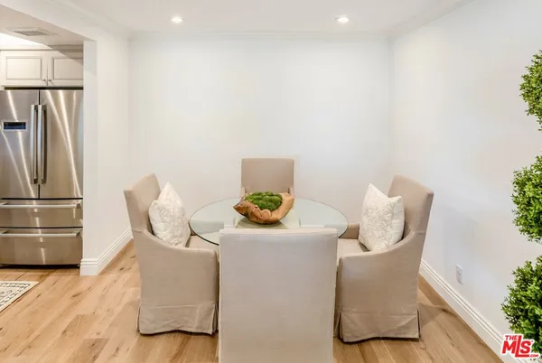$949,000 | 2385 Roscomare Road, Unit D3, Los Angeles, CA 90077