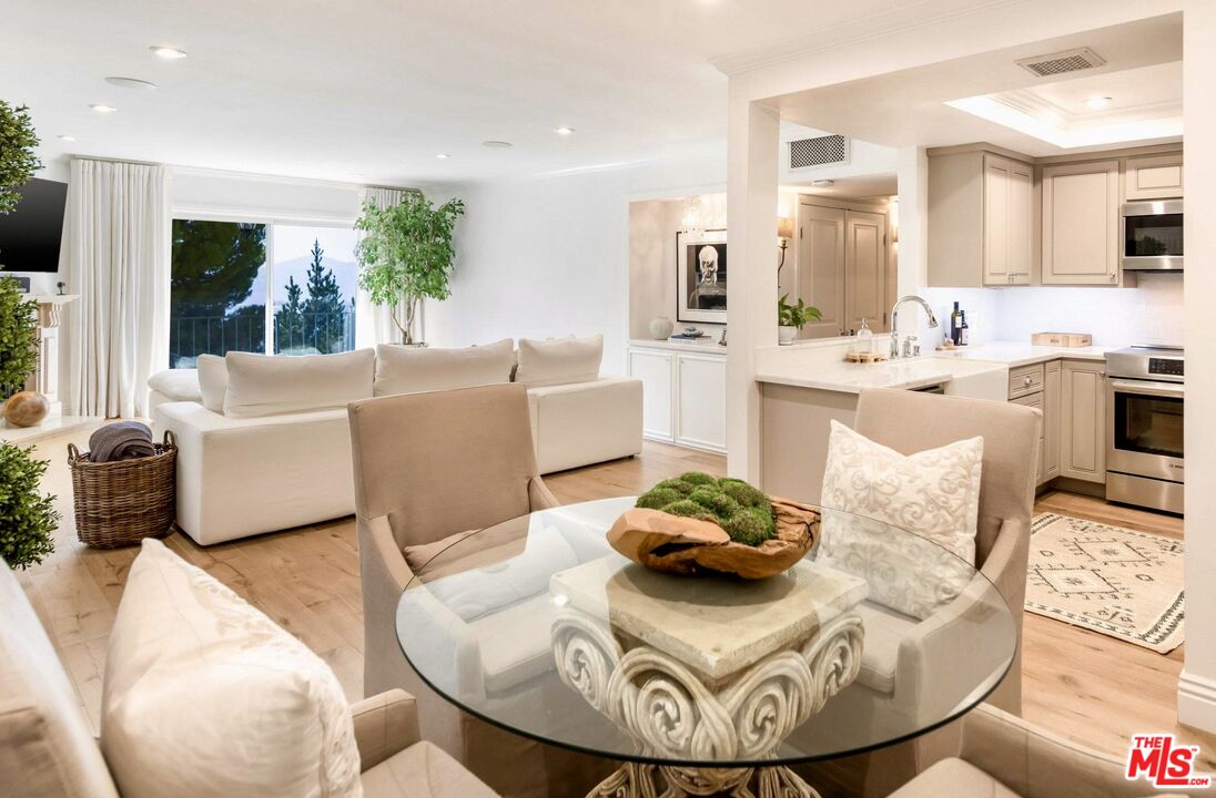 2385 Roscomare Road, Unit D3 Los Angeles, CA 90077 - Photo 9 of 30