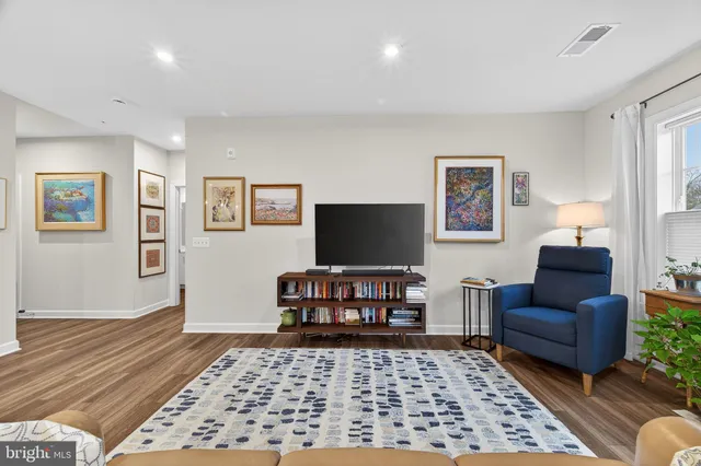 $620,000 | 21630 Hawksbill High Circle, Unit 204, Sterling, VA 20164