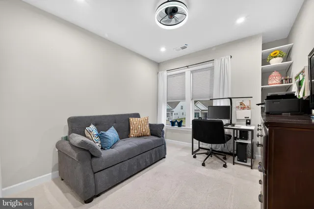 $620,000 | 21630 Hawksbill High Circle, Unit 204, Sterling, VA 20164