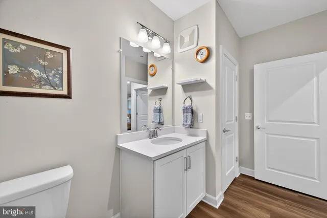 $620,000 | 21630 Hawksbill High Circle, Unit 204, Sterling, VA 20164