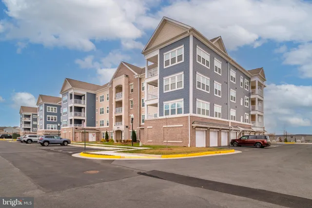 $620,000 | 21630 Hawksbill High Circle, Unit 204, Sterling, VA 20164
