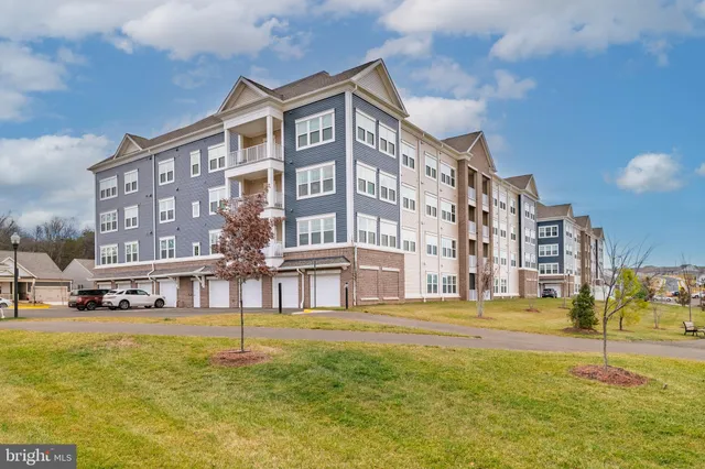$620,000 | 21630 Hawksbill High Circle, Unit 204, Sterling, VA 20164