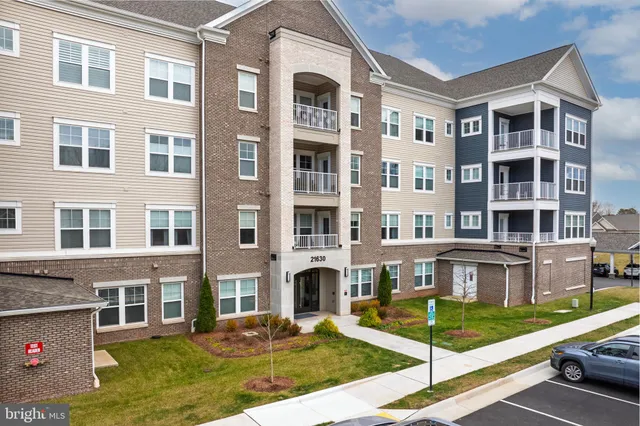 $620,000 | 21630 Hawksbill High Circle, Unit 204, Sterling, VA 20164