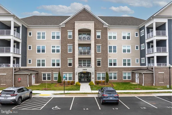 $597,000 | 21630 Hawksbill High Circle, Unit 204, Sterling, VA 20164