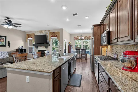 $489,999 | 707 Southwind Drive, Arlington, TX 76002