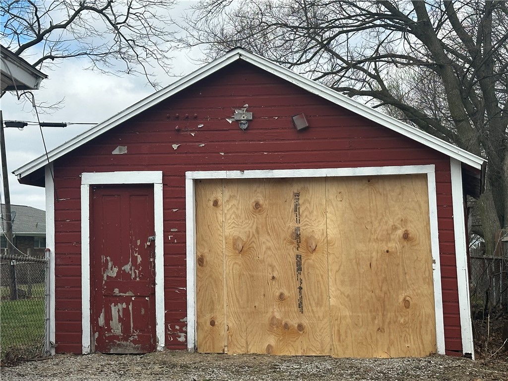 2512 Dewitt Avenue Mattoon, IL 61938 - Photo 10 of 10 Garage