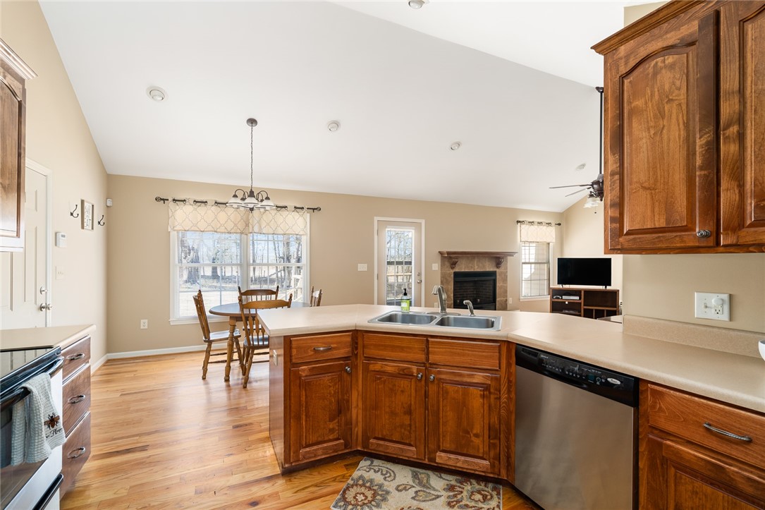 123 Boxwood Lane Anderson, SC 29621 - Photo 10 of 34 Gallery Image 10