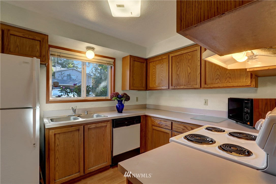 18910 Bothell Everett Highway, Unit G2 Bothell, WA 98012 - Photo 5 of 18 Gallery Image 5