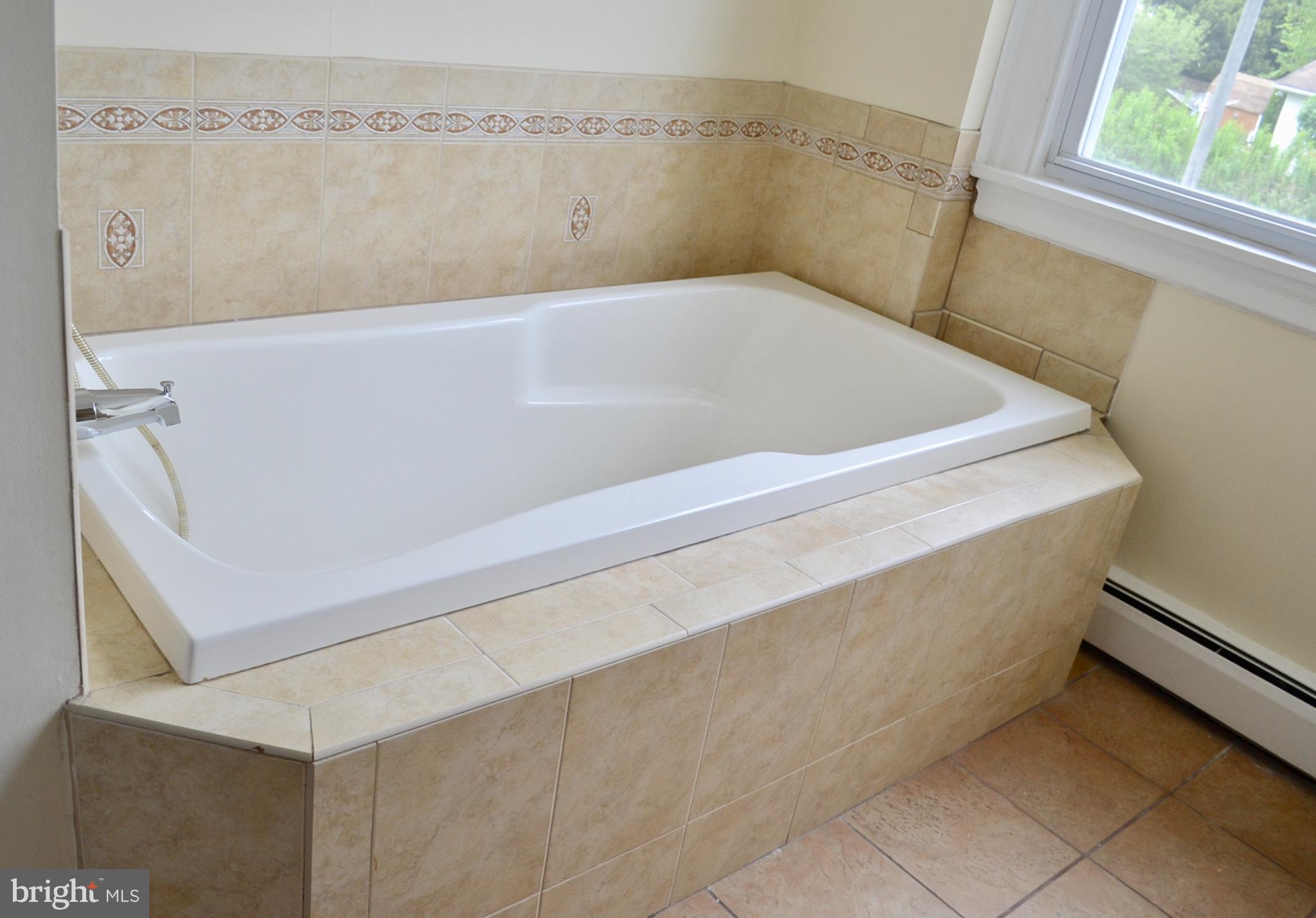 201 Ellis Road Willow Grove, PA 19090 - Photo 17 of 26 6 Foot soaker tub