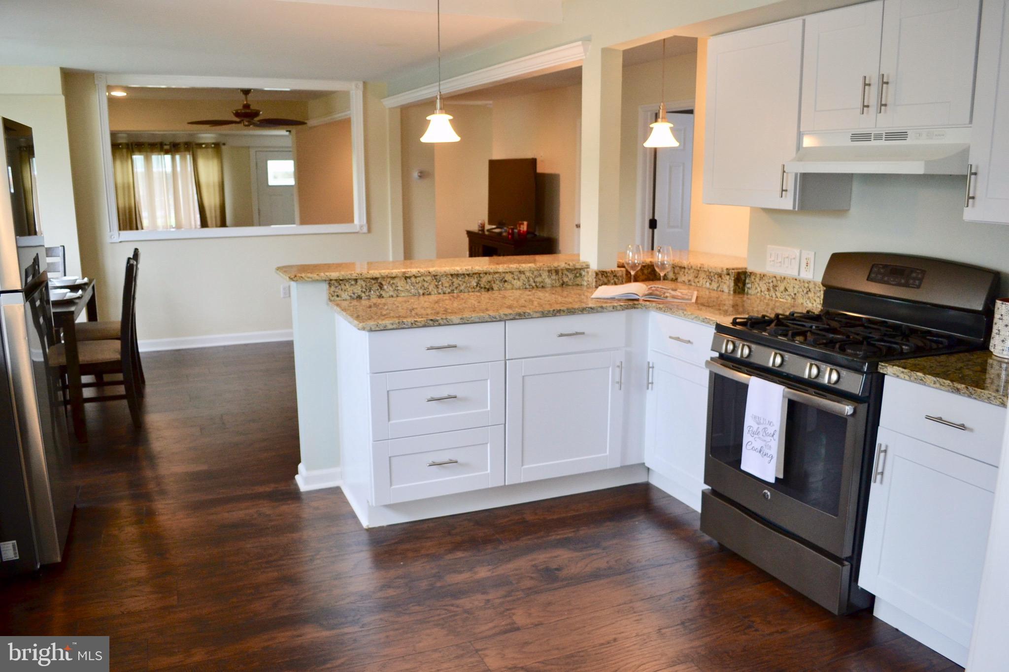 201 Ellis Road Willow Grove, PA 19090 - Photo 9 of 26 Kitchen into dining area