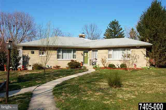 691 Greenbriar Road York, PA 17404 - Photo 1 of 25 Gallery Image 1