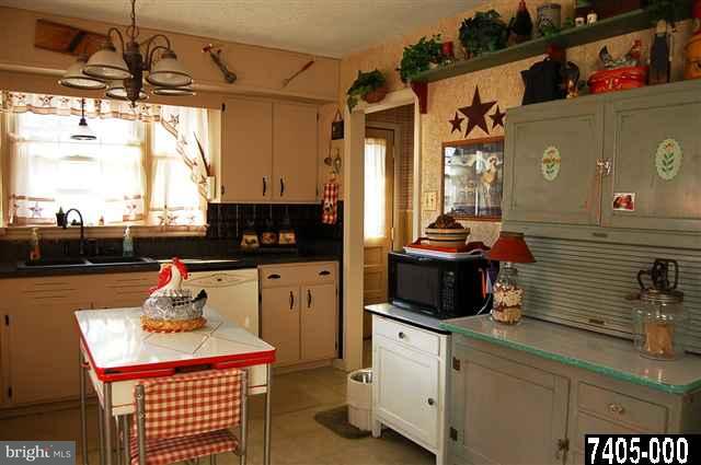691 Greenbriar Road York, PA 17404 - Photo 11 of 25 Gallery Image 11