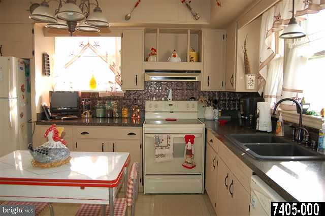 691 Greenbriar Road York, PA 17404 - Photo 12 of 25 Gallery Image 12