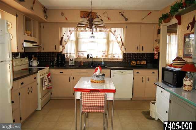 691 Greenbriar Road York, PA 17404 - Photo 13 of 25 Gallery Image 13