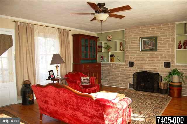 691 Greenbriar Road York, PA 17404 - Photo 3 of 25 Gallery Image 3