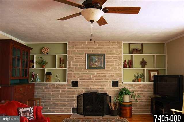 691 Greenbriar Road York, PA 17404 - Photo 7 of 25 Gallery Image 7