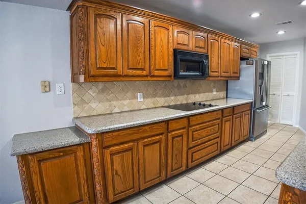 $3,300 | 6425 Heidelburg Court, North Richland Hills, TX 76180