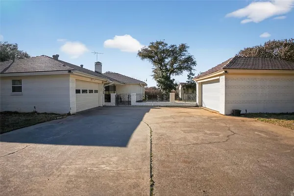 $3,300 | 6425 Heidelburg Court, North Richland Hills, TX 76180