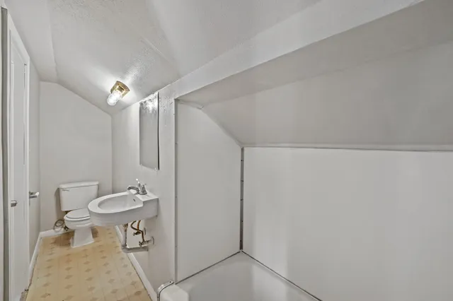 $1,395 | 205 Stimpson Street, Baytown, TX 77520