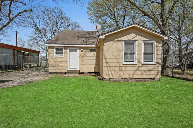 $1,395 | 205 Stimpson Street, Baytown, TX 77520