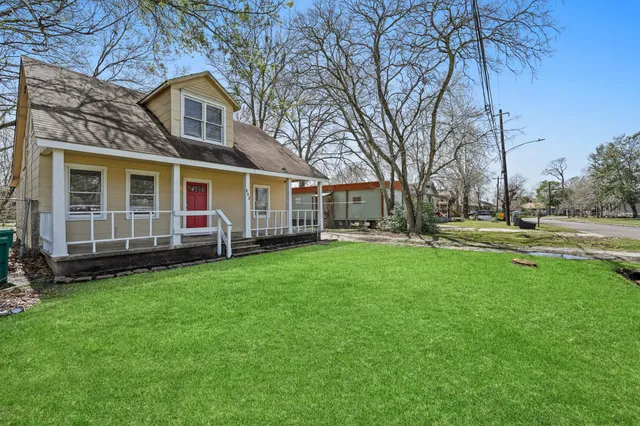 $1,395 | 205 Stimpson Street, Baytown, TX 77520