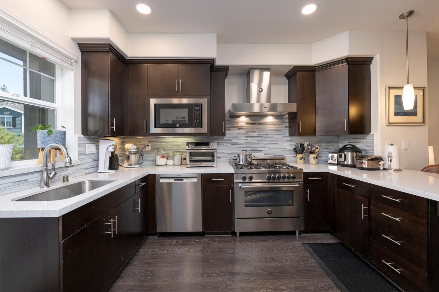 2933 Baze Road San Mateo, CA 94403 - Photo 11 of 26 Gallery Image 11