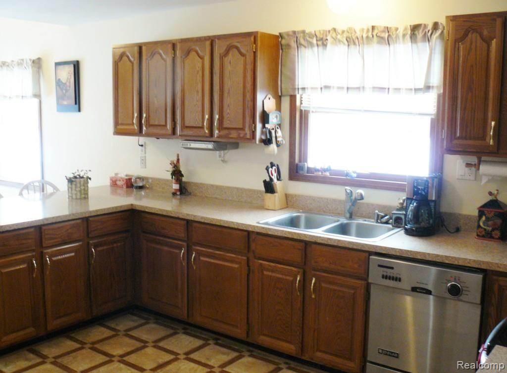 7180 McGuire Road Fenton, MI 48430 - Photo 16 of 50 Kitchen