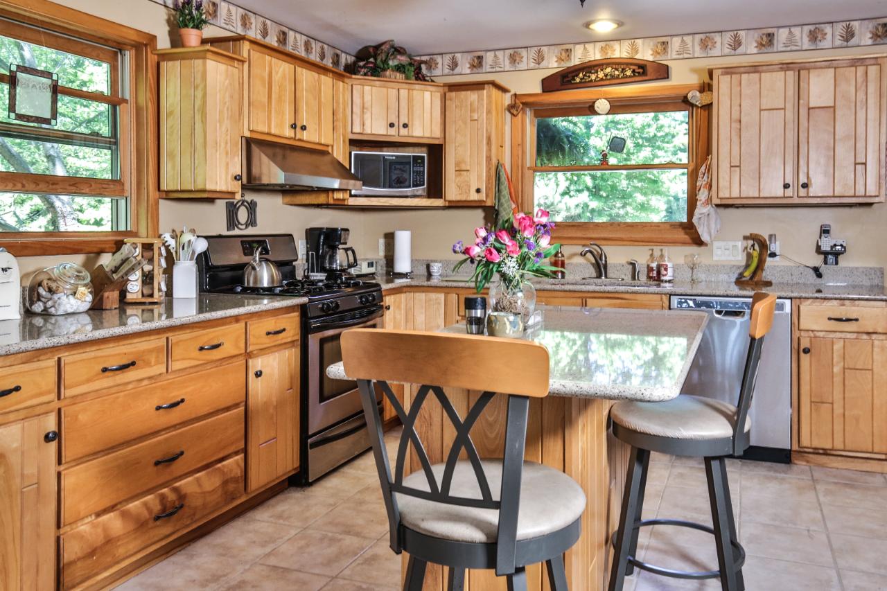 6239 Rustic Trail Eagle River, WI 54521 - Photo 4 of 29 Gallery Image 4