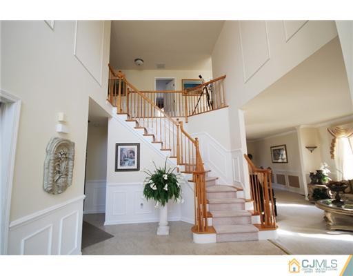 11 Gramercy Road Monmouth Junction, NJ 08852 - Photo 5 of 25 a view of entryway and hall