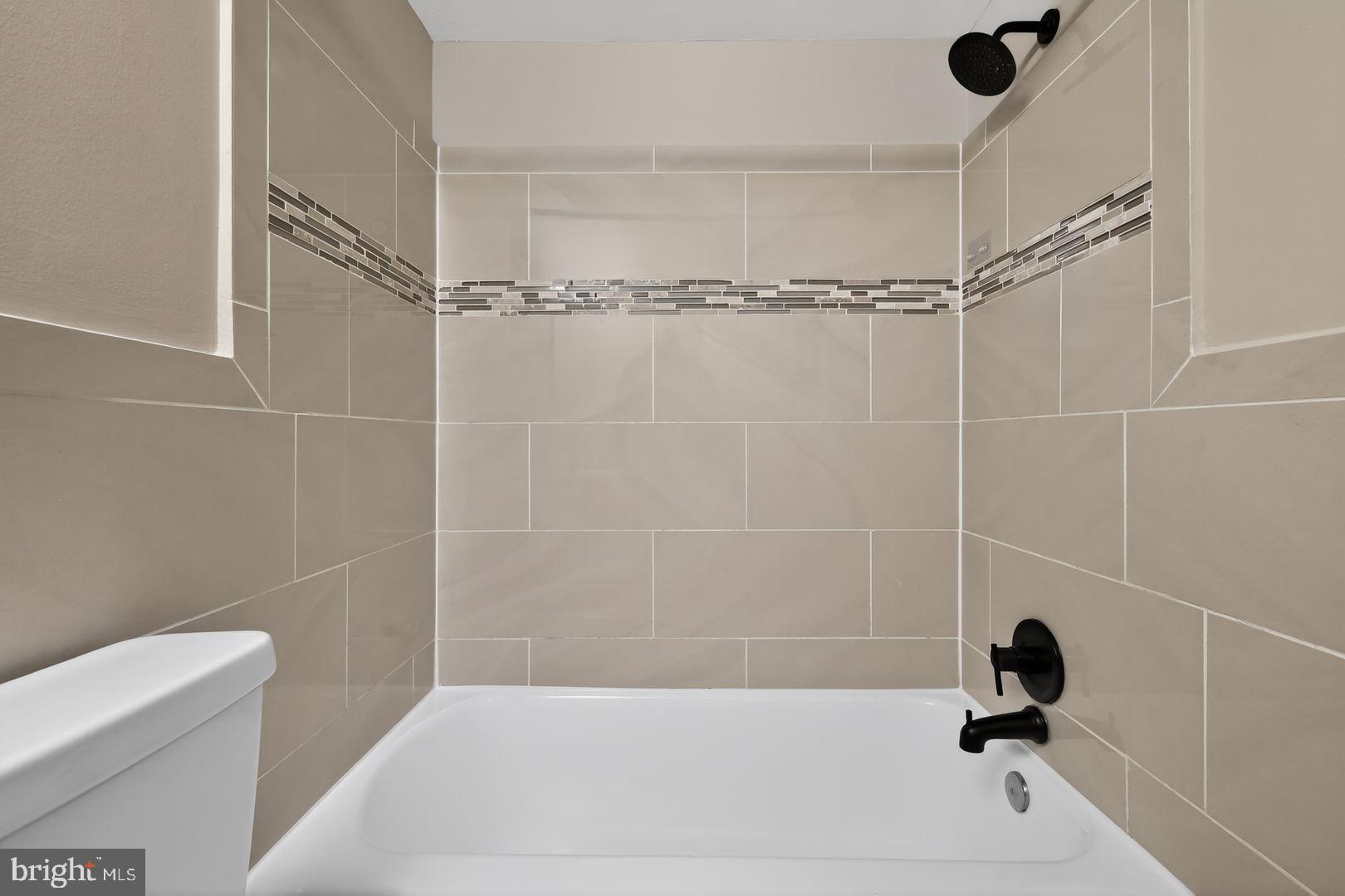 3701 Connecticut Avenue Northwest, Unit 233 Washington, DC 20008 - Photo 27 of 31 a bathroom with a shower and a bathtub
