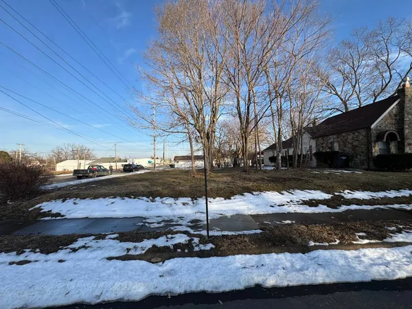 a view of a backyard of the house