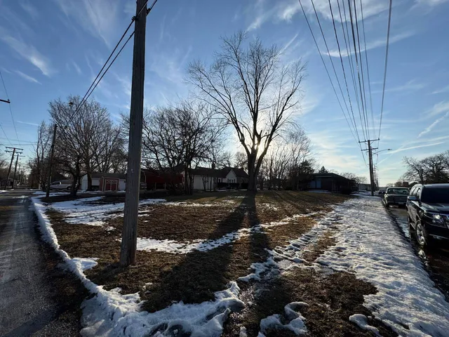 $8,000 | 608 West Fairchild Street, Danville, IL 61832