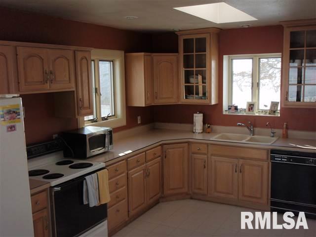 19253 Hazel Road Morrison, IL 61270 - Photo 3 of 10