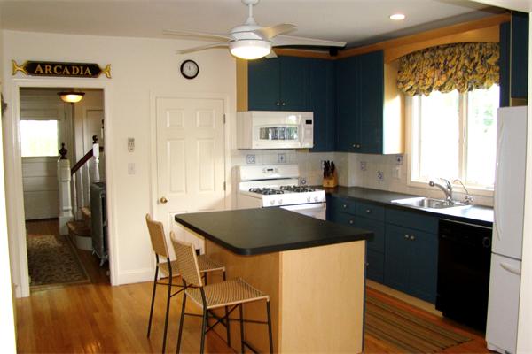 36 Federal Street Reading, MA 01867 - Photo 8 of 23 Gallery Image 8
