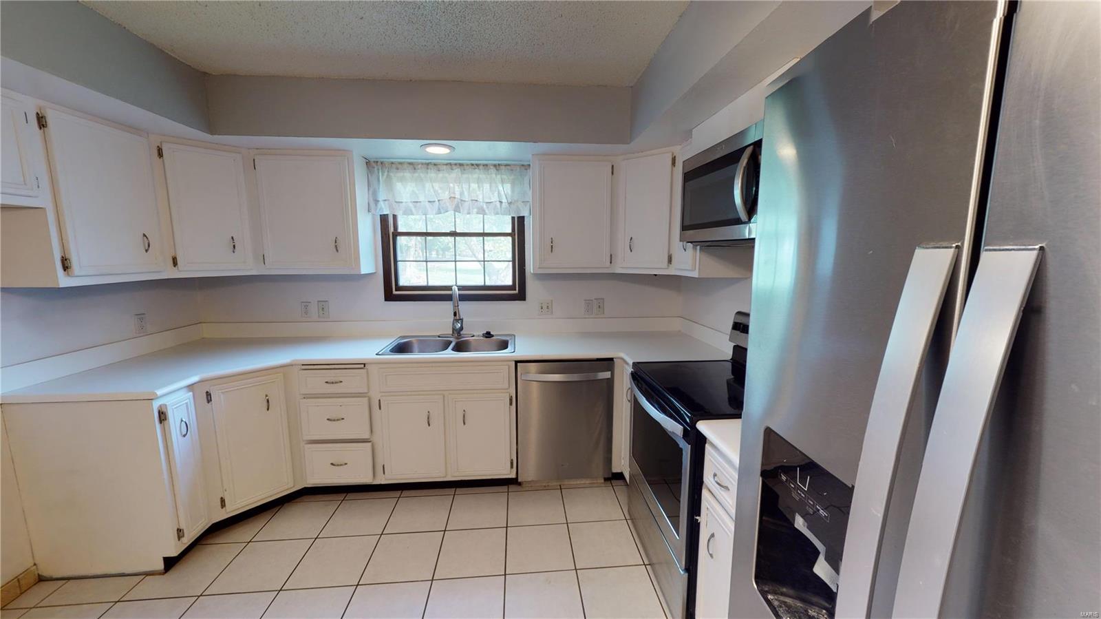 712 Cheshire Road Troy, IL 62294 - Photo 14 of 45 Gallery Image 14