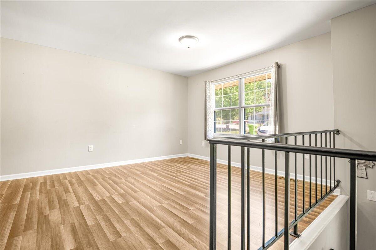 305 Maple Street Corbin, KY 40701 - Photo 9 of 40 06-Living Room