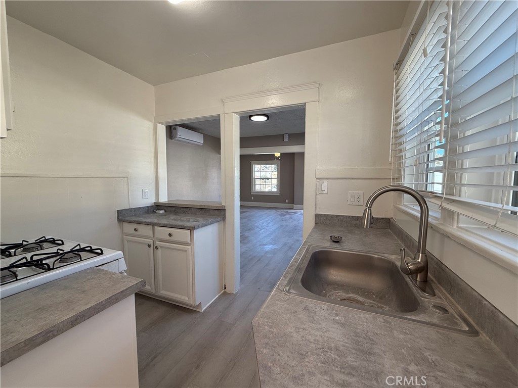 4152 Locust Street Riverside, CA 92501 - Photo 8 of 9