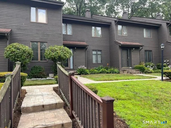 $2,300 | 223 Flanders Road, Unit 8, East Lyme, CT 06357