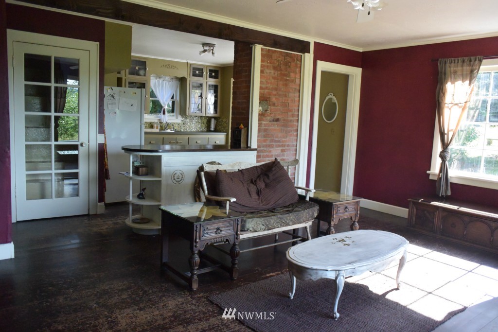210 Laughlin Road Castle Rock, WA 98611 - Photo 3 of 23 Gallery Image 3