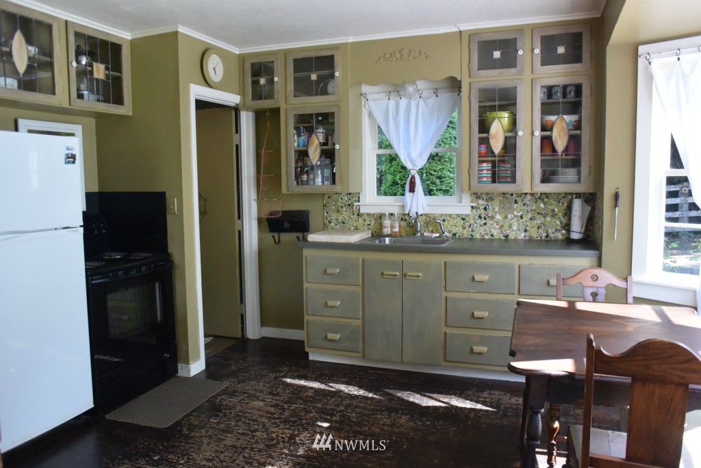 210 Laughlin Road Castle Rock, WA 98611 - Photo 5 of 23 Gallery Image 5