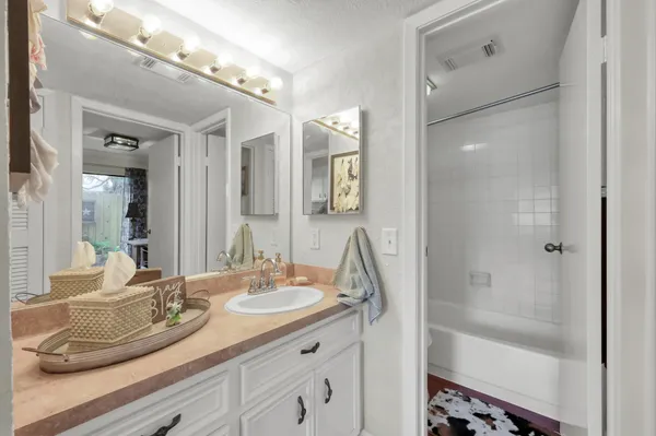 $1,700 | 3900 Aspen Drive, Unit 108, Montgomery, TX 77356