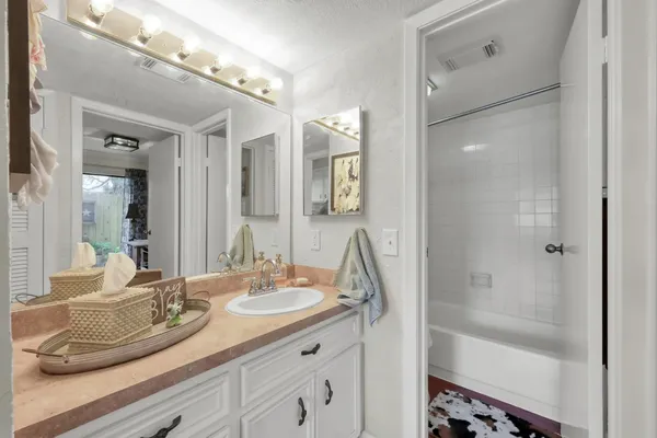 $1,700 | 3900 Aspen Drive, Unit 108, Montgomery, TX 77356